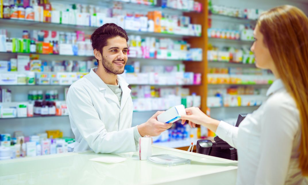 responsibility of pharmacy assistant