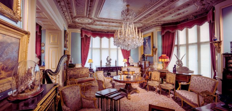 Combining Old History with New Style