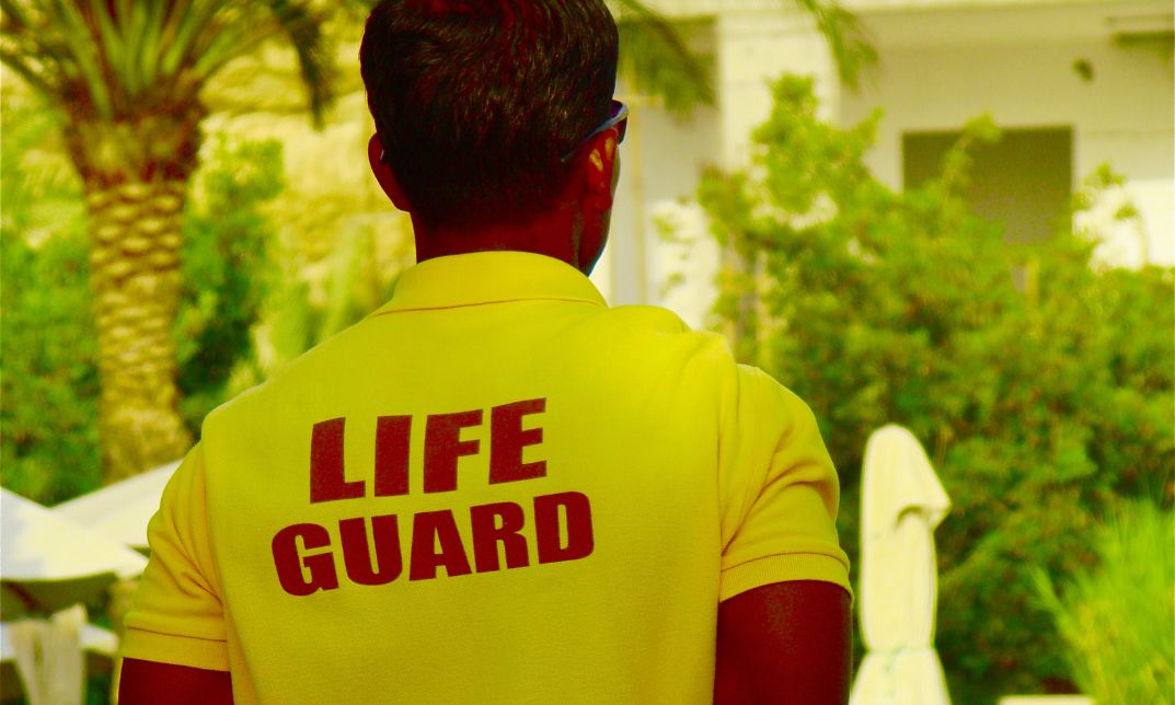 How Much Does Lifeguards Make in the UK